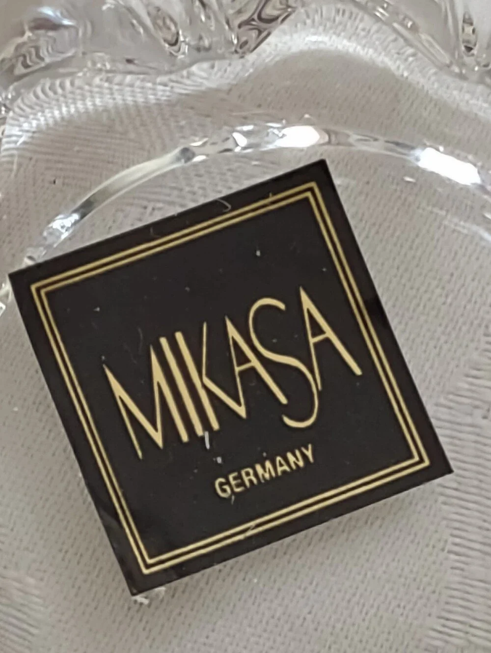 Mikasa Round Bowl Peppermint Clear Swirls